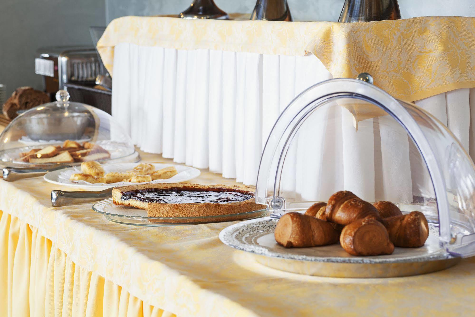 Tre Laghi Hotel Nebbiuno Ngoại thất bức ảnh