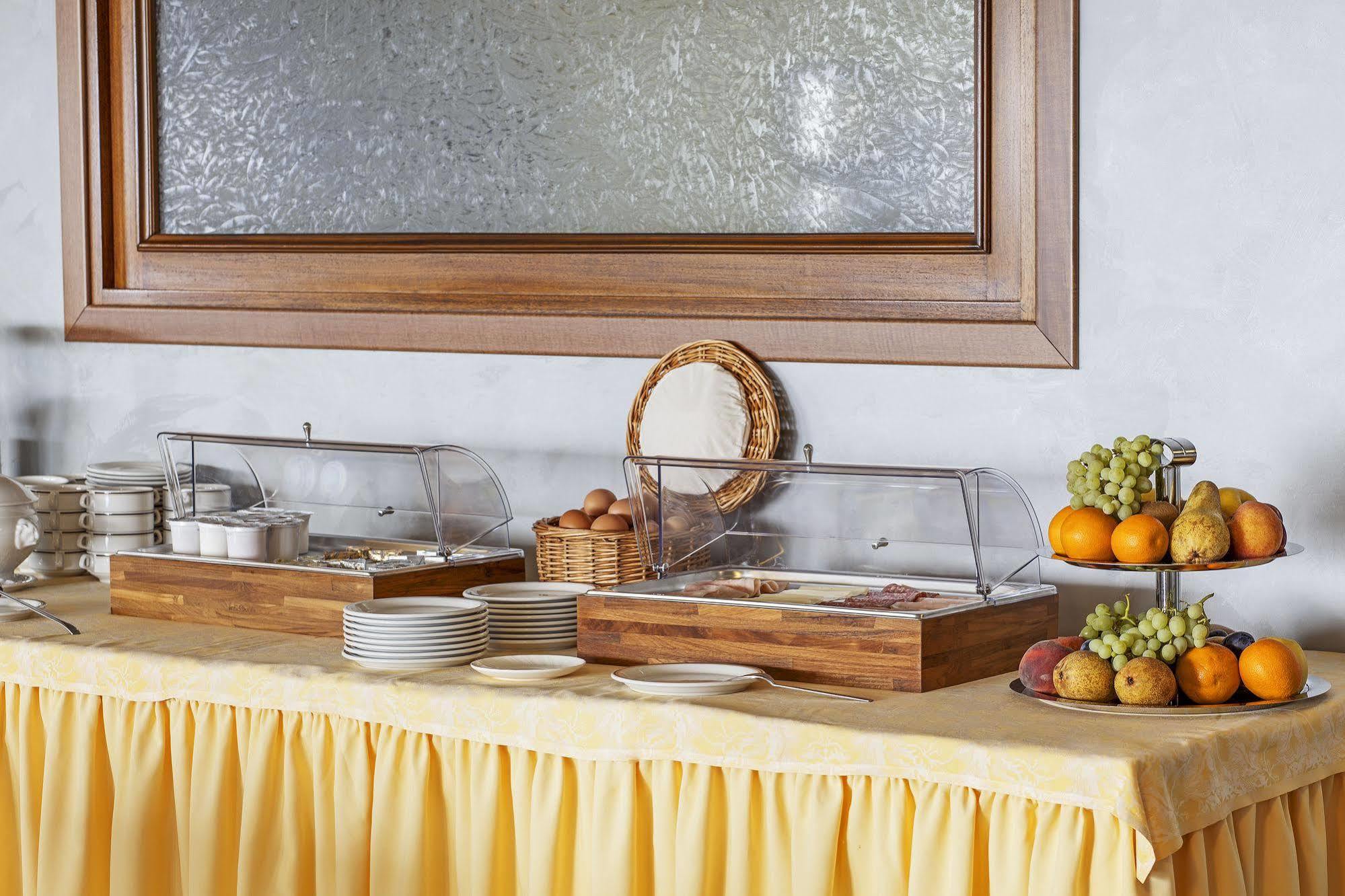 Tre Laghi Hotel Nebbiuno Ngoại thất bức ảnh